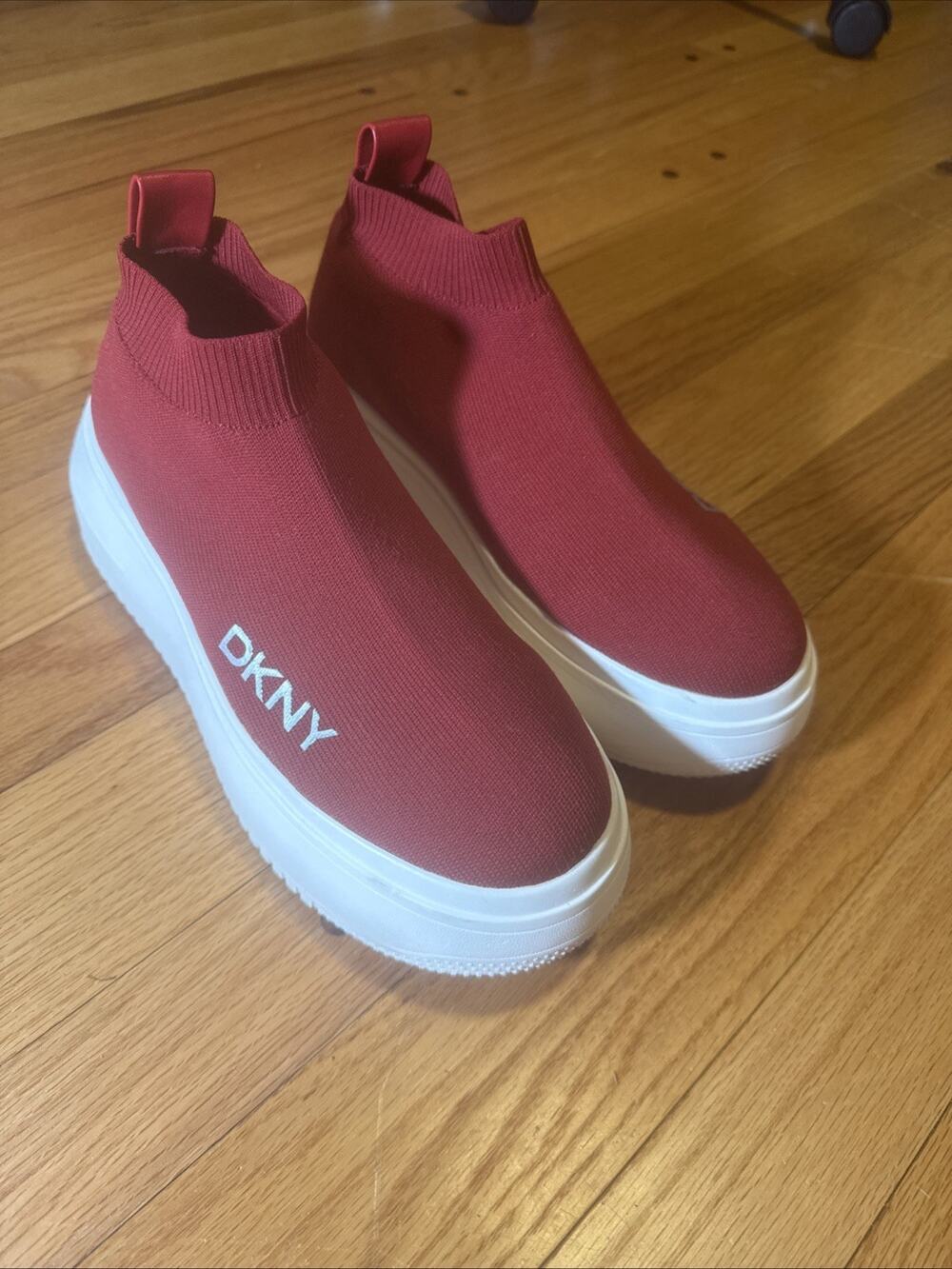 DKNY Donna Karan Mada Platform Slip On Red Sneakers Shoes Size 8 M